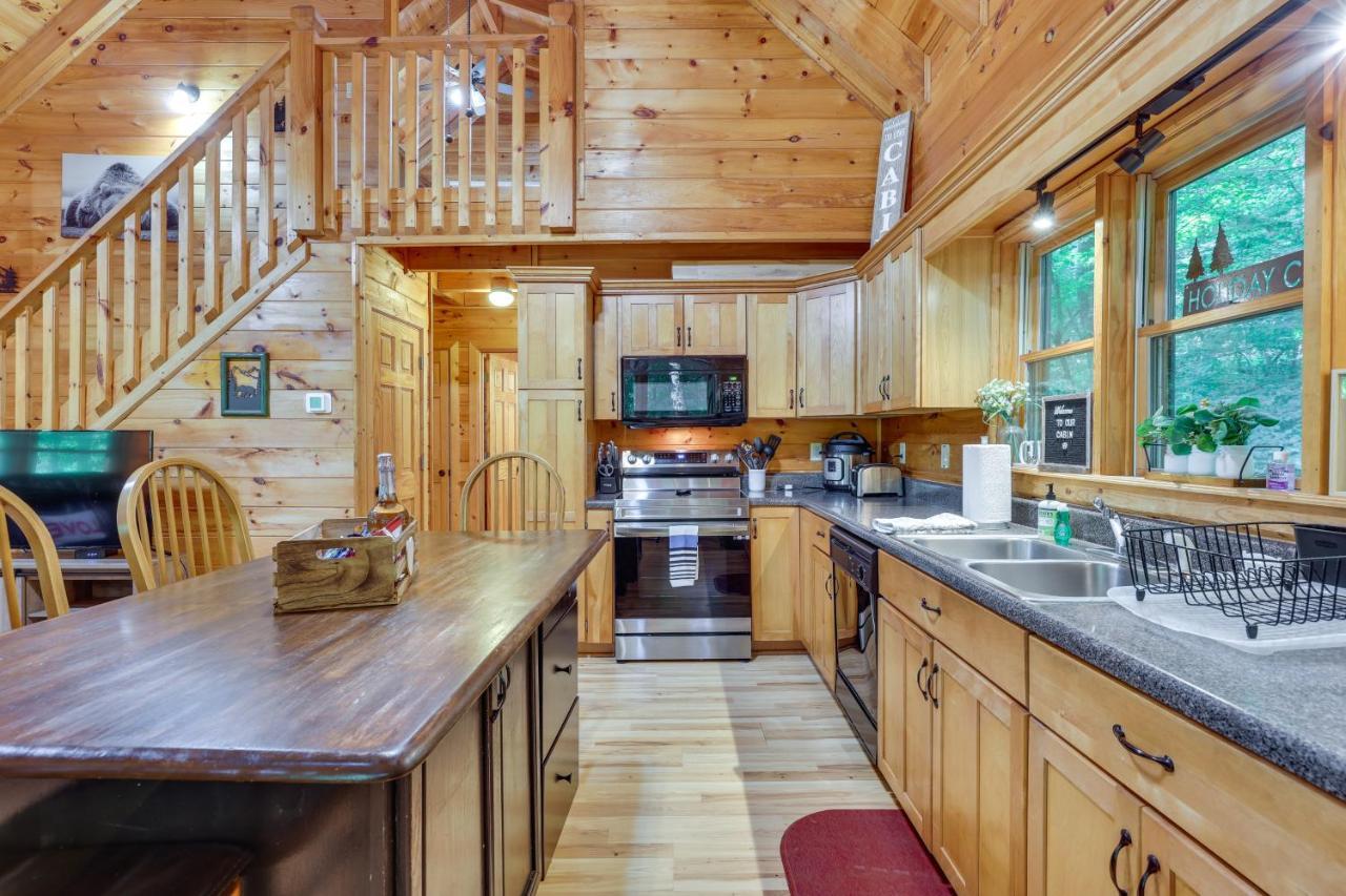 Riverfront Ellijay Cabin With Deck And Pool Access! Εξωτερικό φωτογραφία