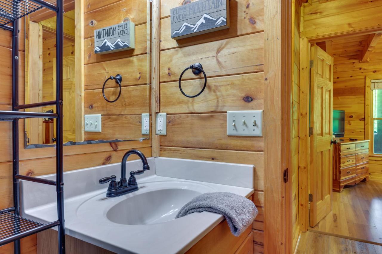 Riverfront Ellijay Cabin With Deck And Pool Access! Εξωτερικό φωτογραφία