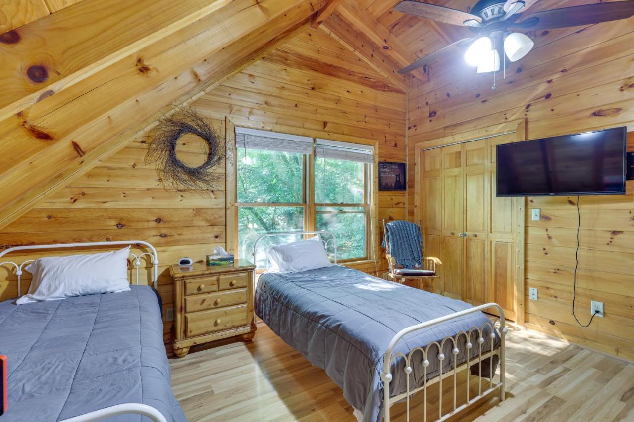 Riverfront Ellijay Cabin With Deck And Pool Access! Εξωτερικό φωτογραφία