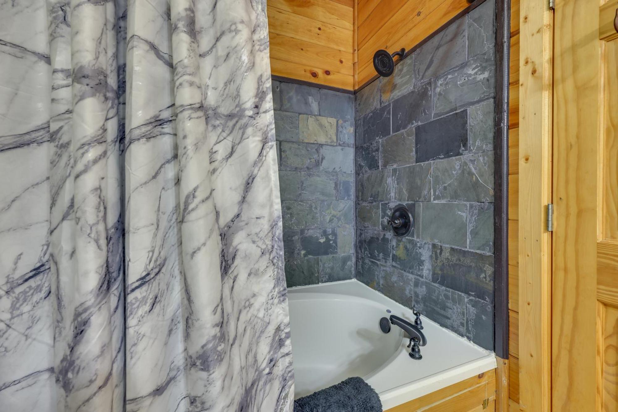Riverfront Ellijay Cabin With Deck And Pool Access! Εξωτερικό φωτογραφία