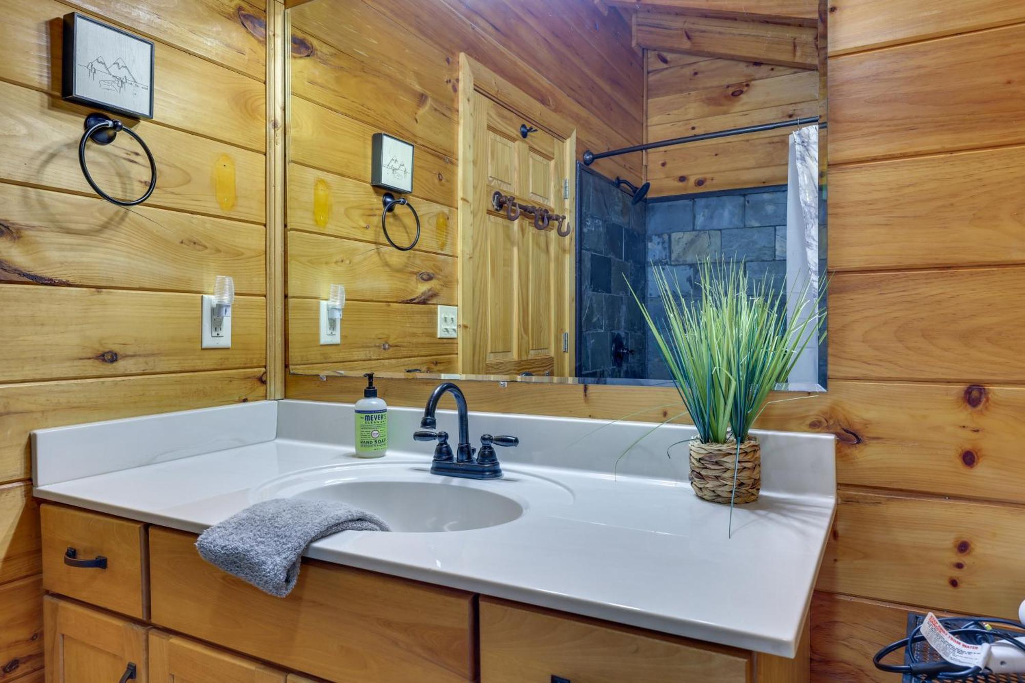 Riverfront Ellijay Cabin With Deck And Pool Access! Εξωτερικό φωτογραφία