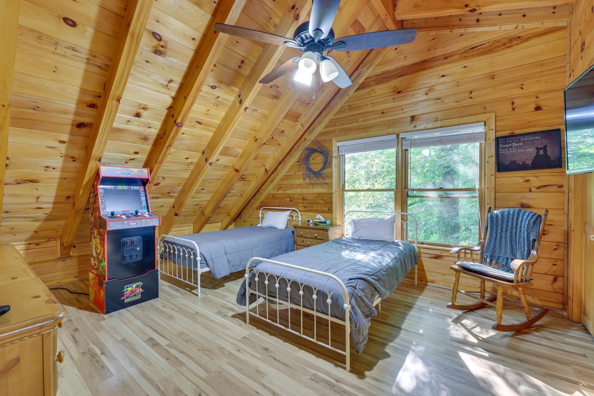Riverfront Ellijay Cabin With Deck And Pool Access! Εξωτερικό φωτογραφία