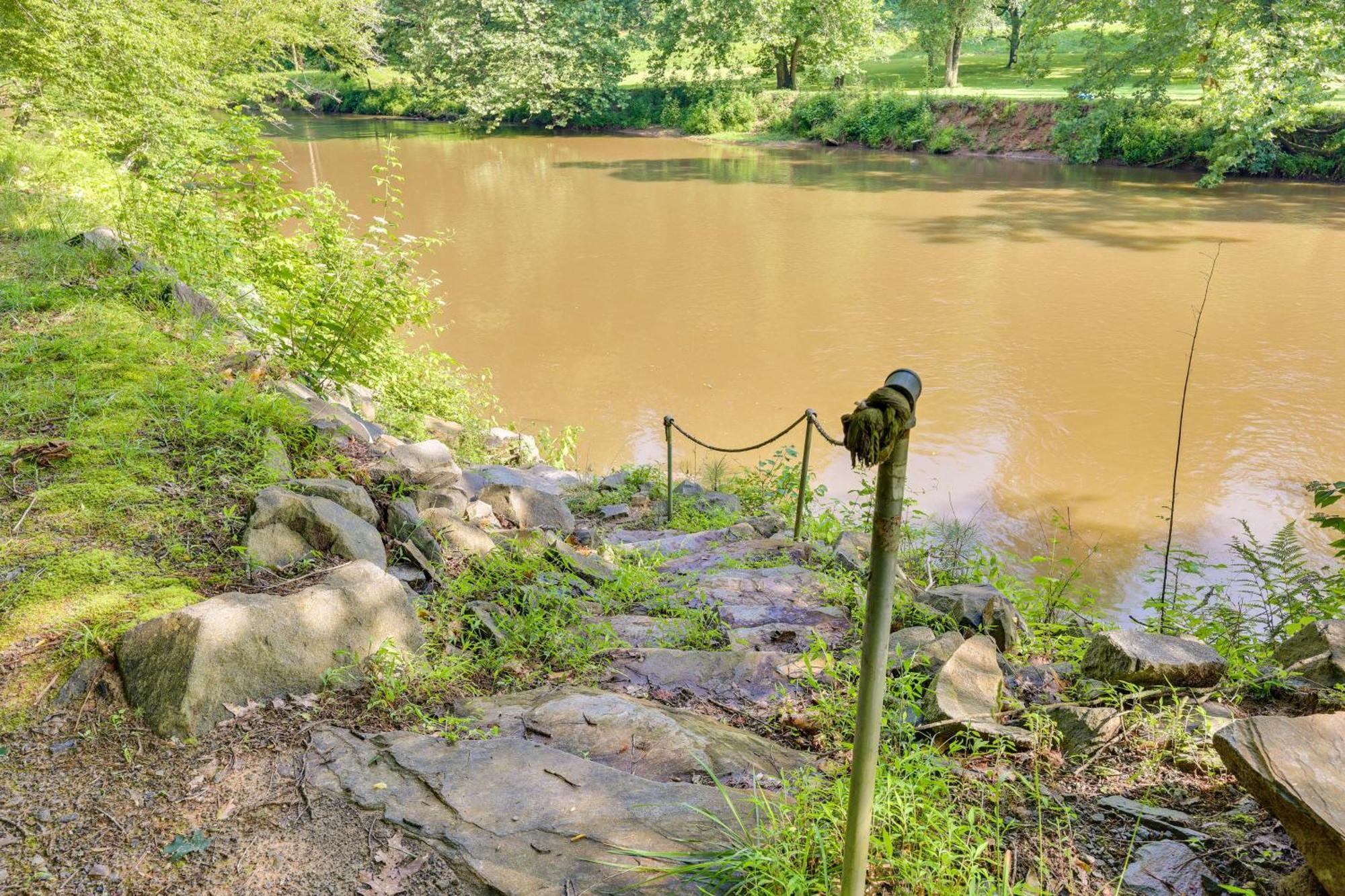 Riverfront Ellijay Cabin With Deck And Pool Access! Εξωτερικό φωτογραφία