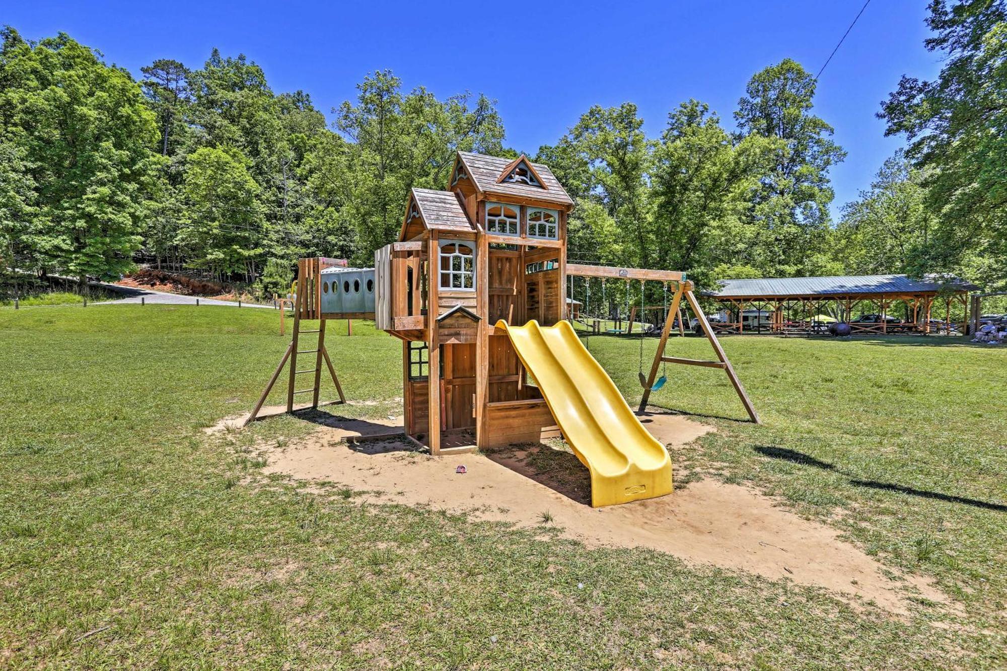 Riverfront Ellijay Cabin With Deck And Pool Access! Εξωτερικό φωτογραφία