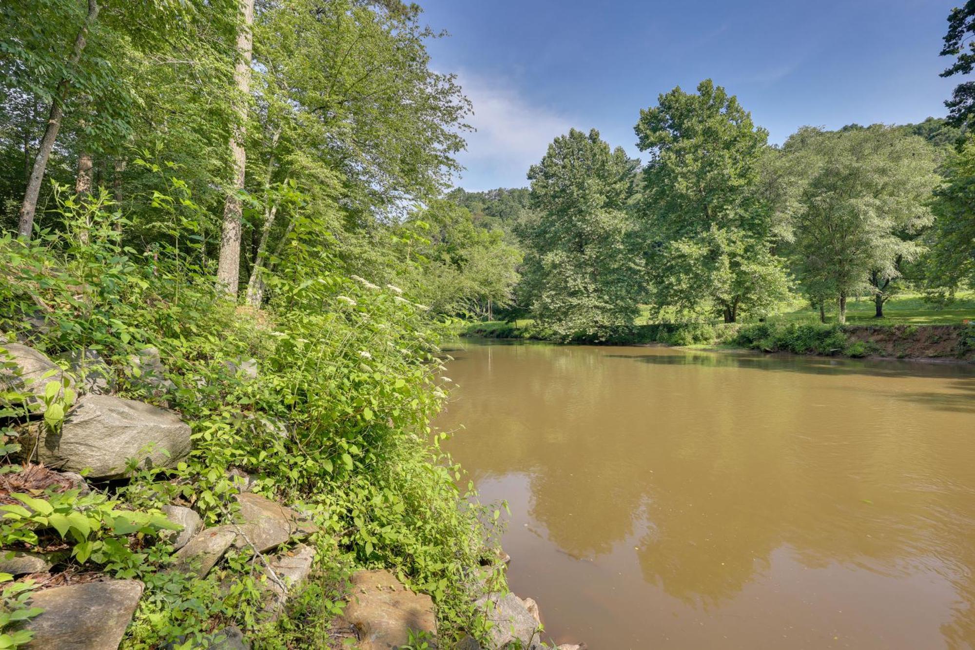 Riverfront Ellijay Cabin With Deck And Pool Access! Εξωτερικό φωτογραφία
