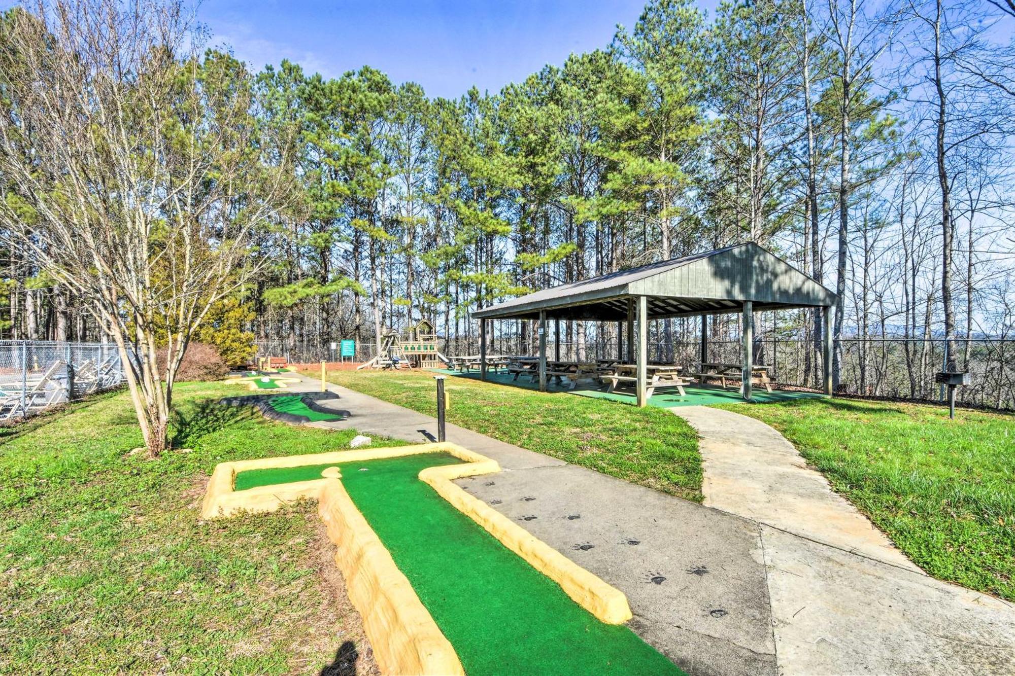 Riverfront Ellijay Cabin With Deck And Pool Access! Εξωτερικό φωτογραφία